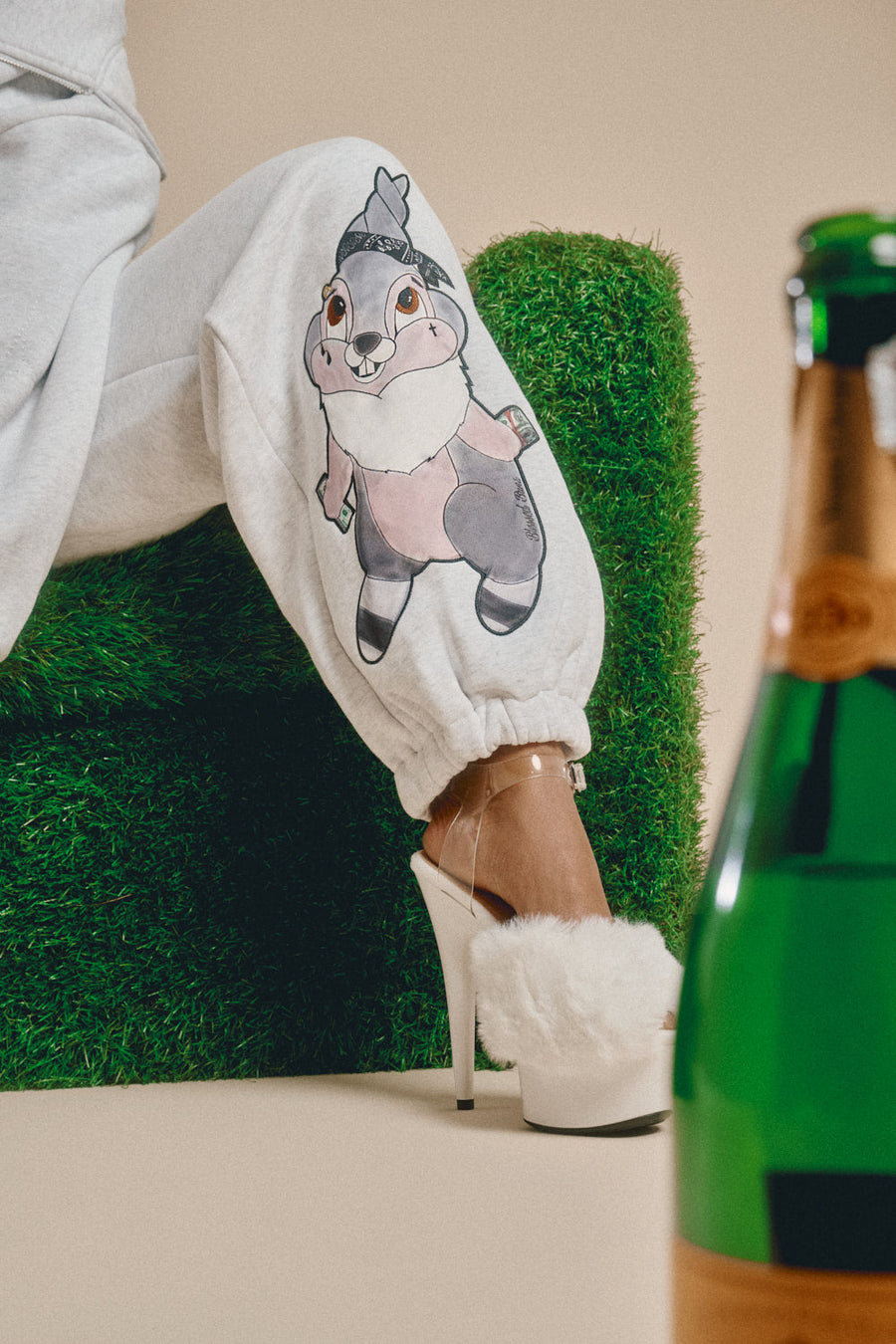 CREATURES IN THE CLUB: BLESSED BUNZ SWEATPANTS - MIST GREY/WHITE LIMITED ED.