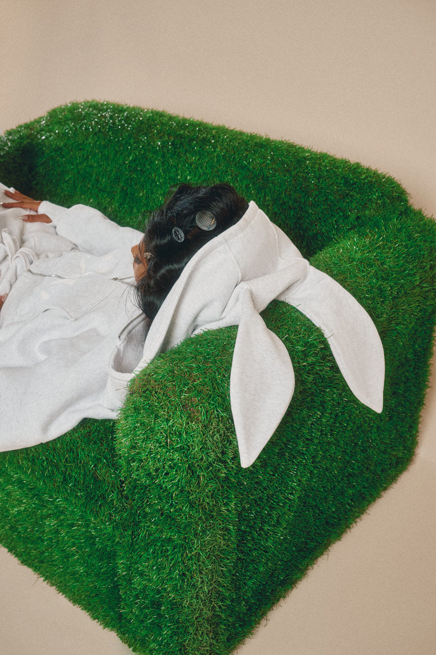 CREATURES IN THE CLUB: HONEY BUNZ ZIP HOODIE - MIST GREY/WHITE LIMITED ED.