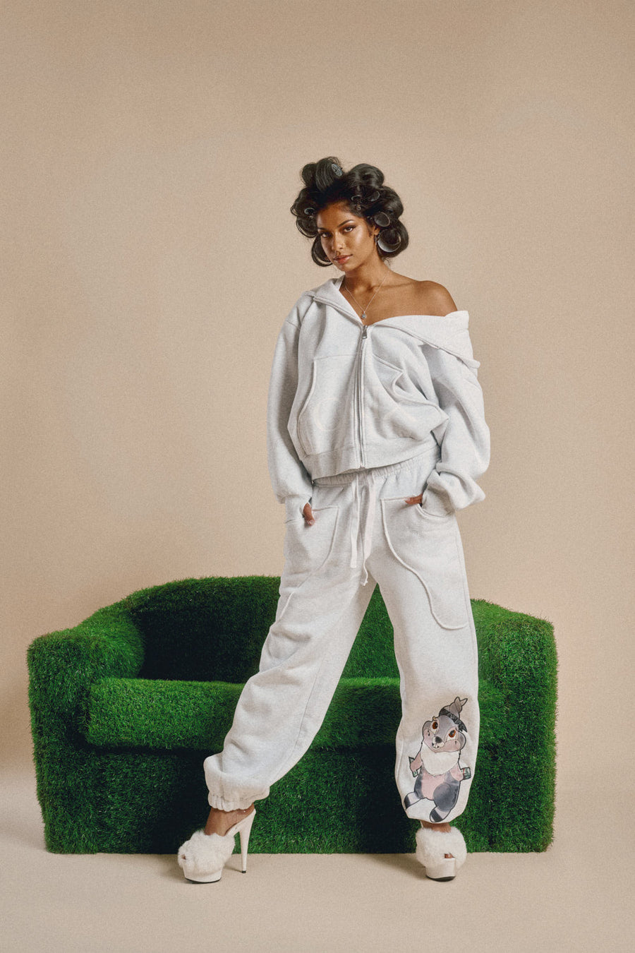 CREATURES IN THE CLUB: BLESSED BUNZ SWEATPANTS - MIST GREY/WHITE LIMITED ED.